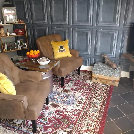 Trafalgar Retreat 아파트